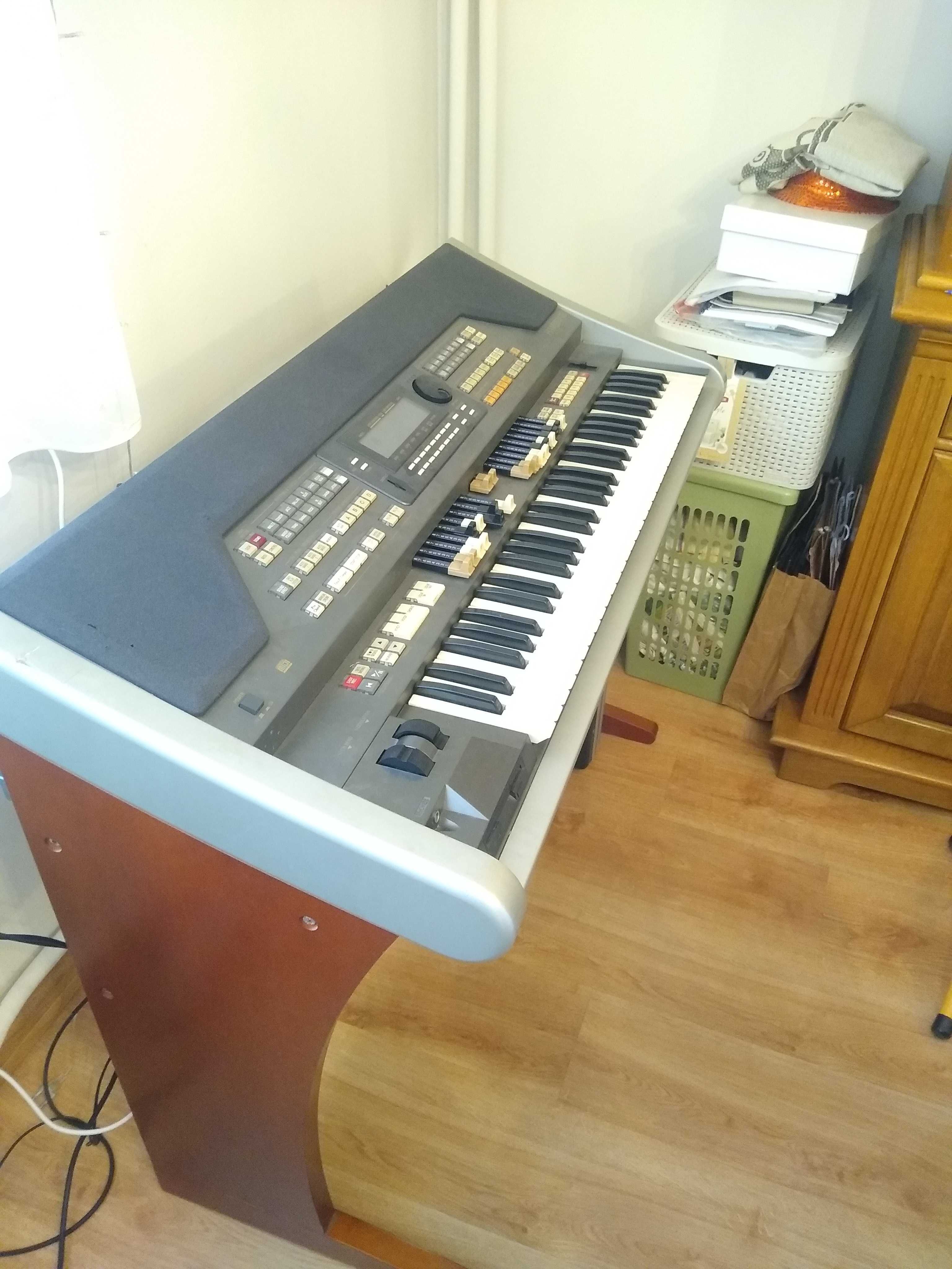 Organy Hammond XE-1