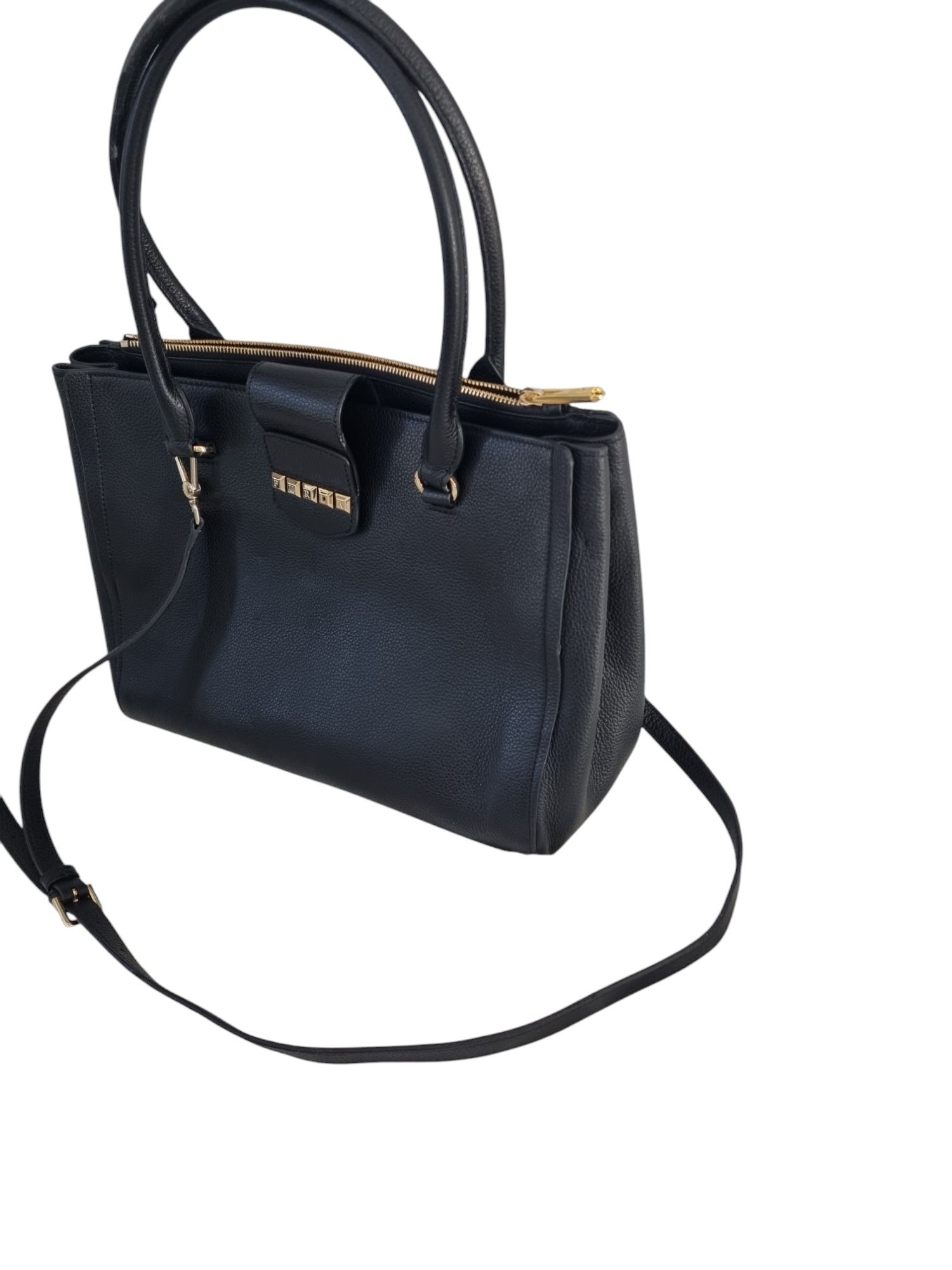 Czarna torebka furla