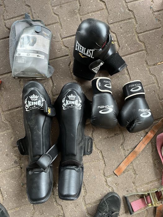Ochraniacze na piszczele top king / rekawice everlast/ owijki