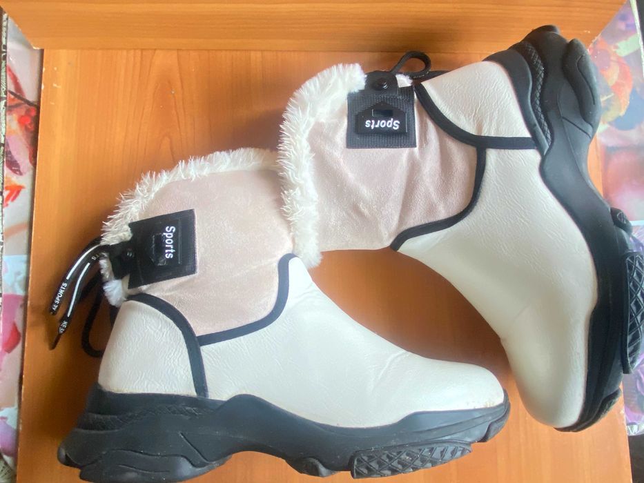 Зимові черевики. Жіночі. 41р. на 40 грн.