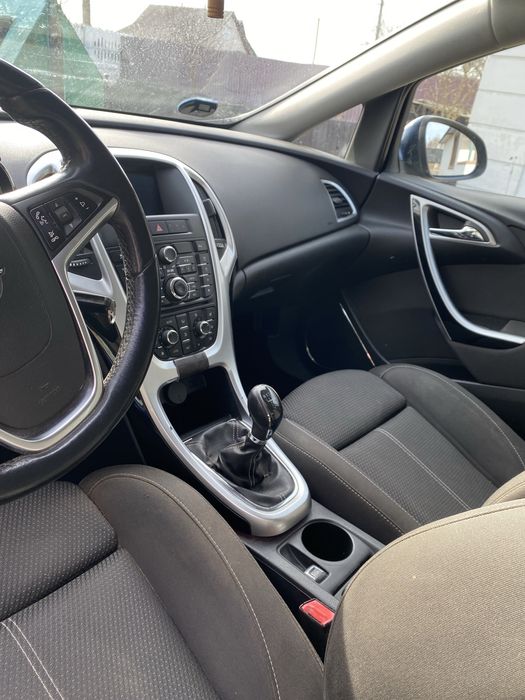 У продажі Opel astra 2011