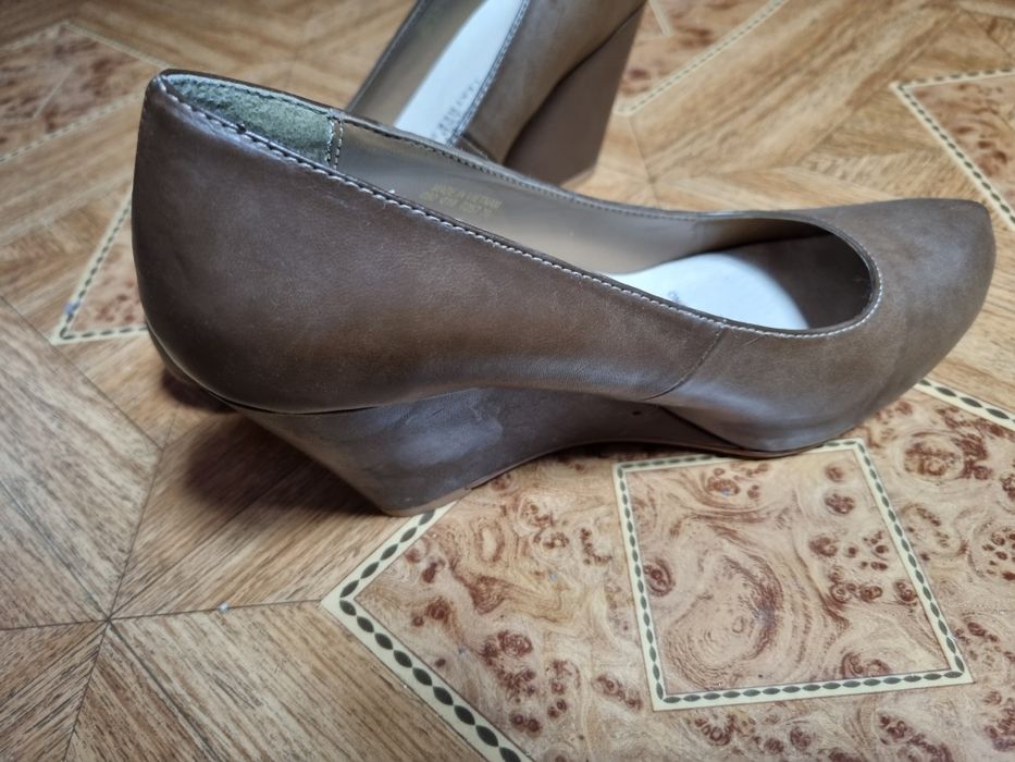 Brązowe buty na koturnie 37