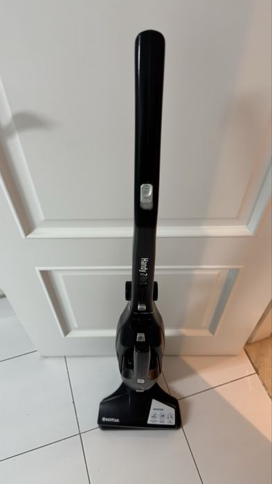 Aspirador vertical marca Nilfisk Handy 2 em 1
