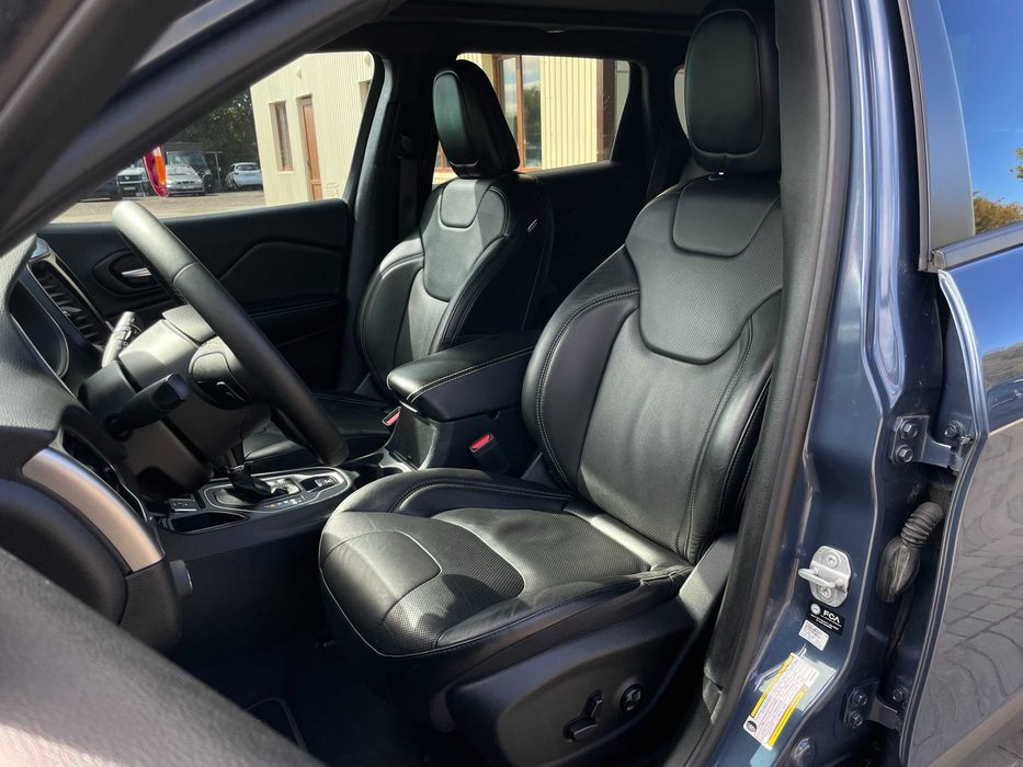 Jeep Cherokee 2021 бензин 3.2