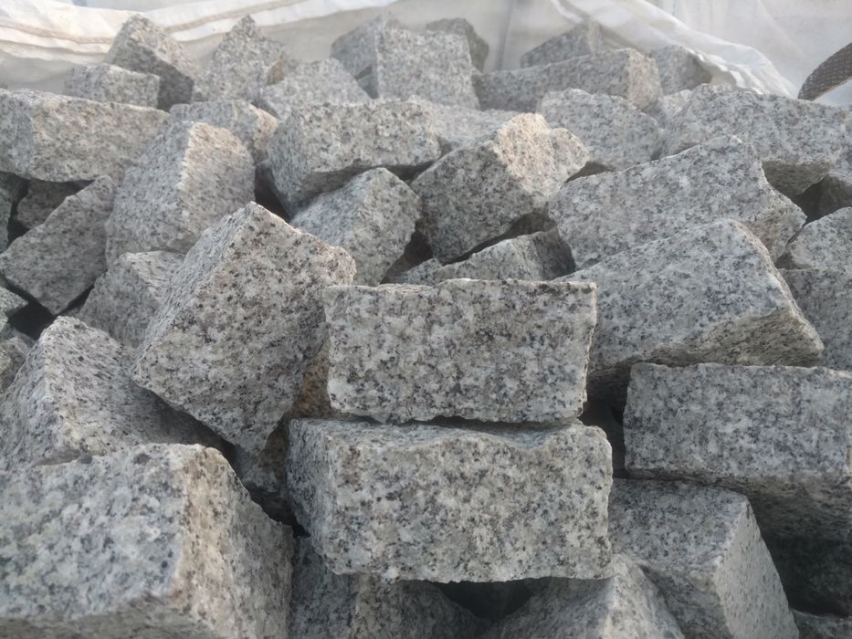 Granit 8/11/5 kostka granitowa brukowa szara połówka piasek ziemia