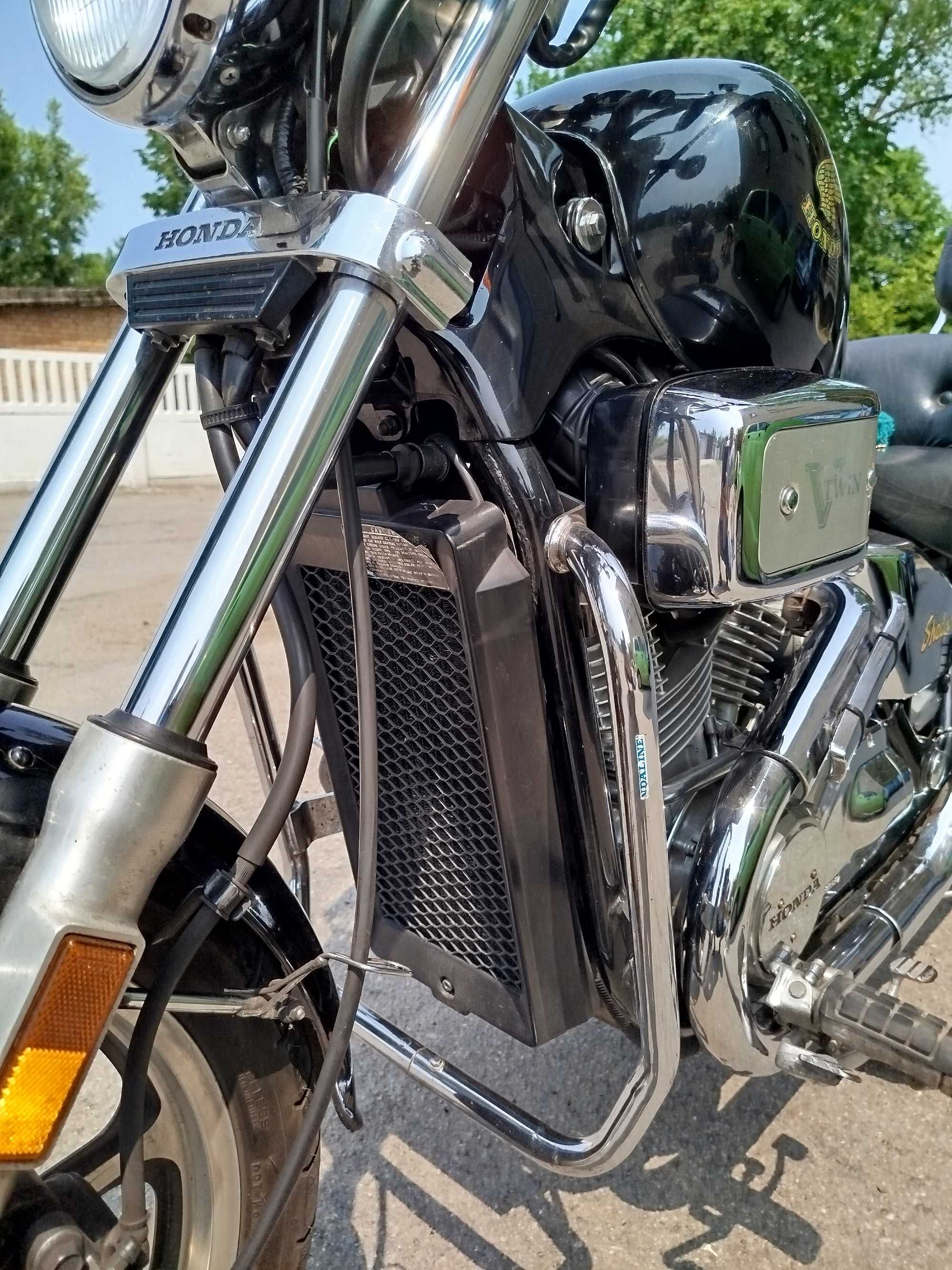 Продам мотоцикл Honda VT700C.
