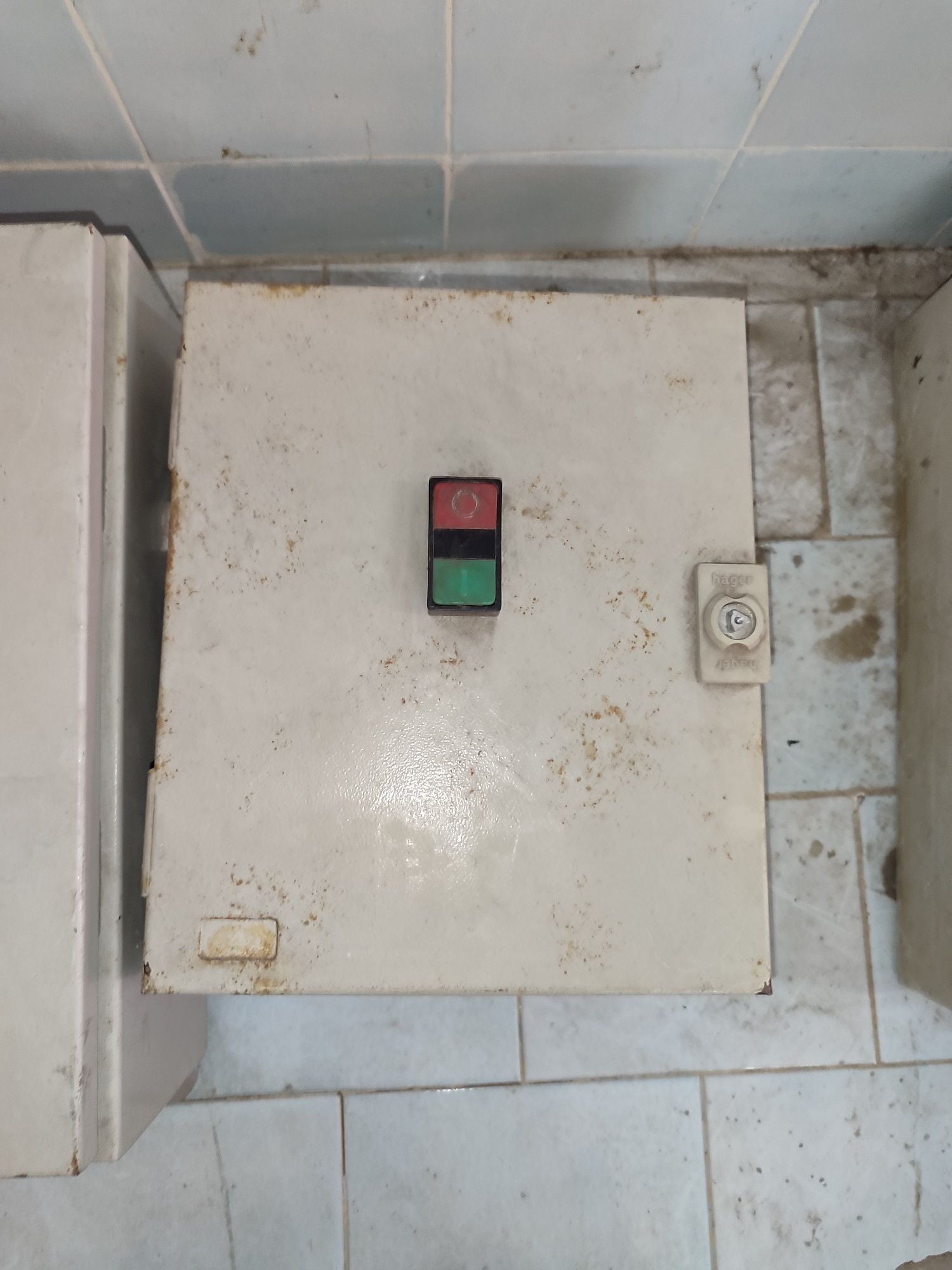 4 quadros elétricos unidade