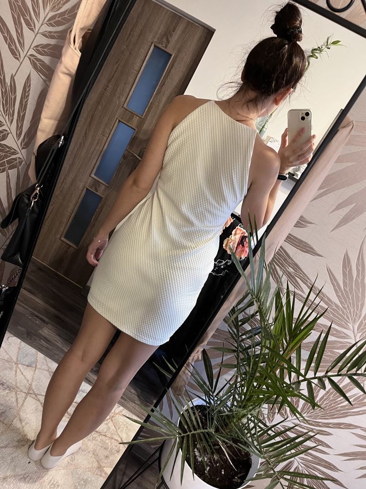 Biała kremowa sukienka mini midi krótka splot elegancka na codzień