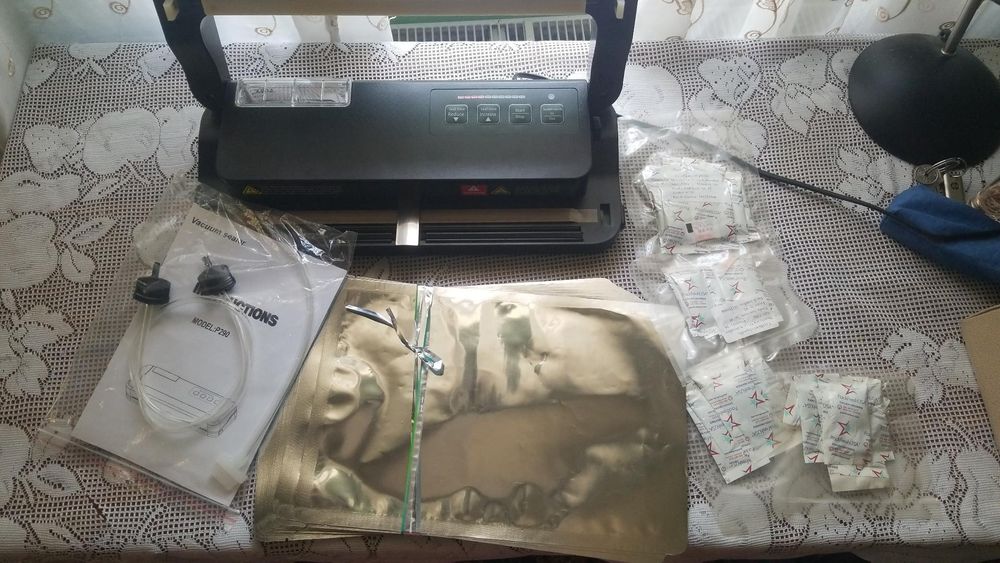 Вакуумний пакувальник (вакууматор) P-290A чорний