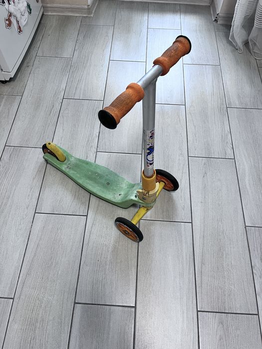 Віддам дитячий самокат