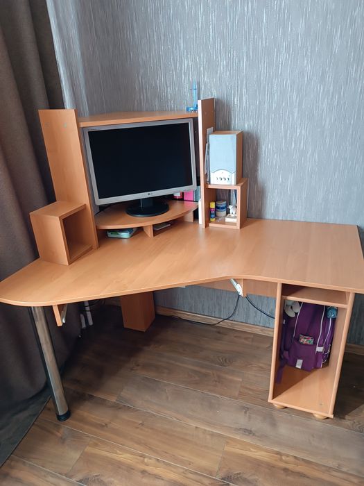 Стіл комп'ютерний кутовий