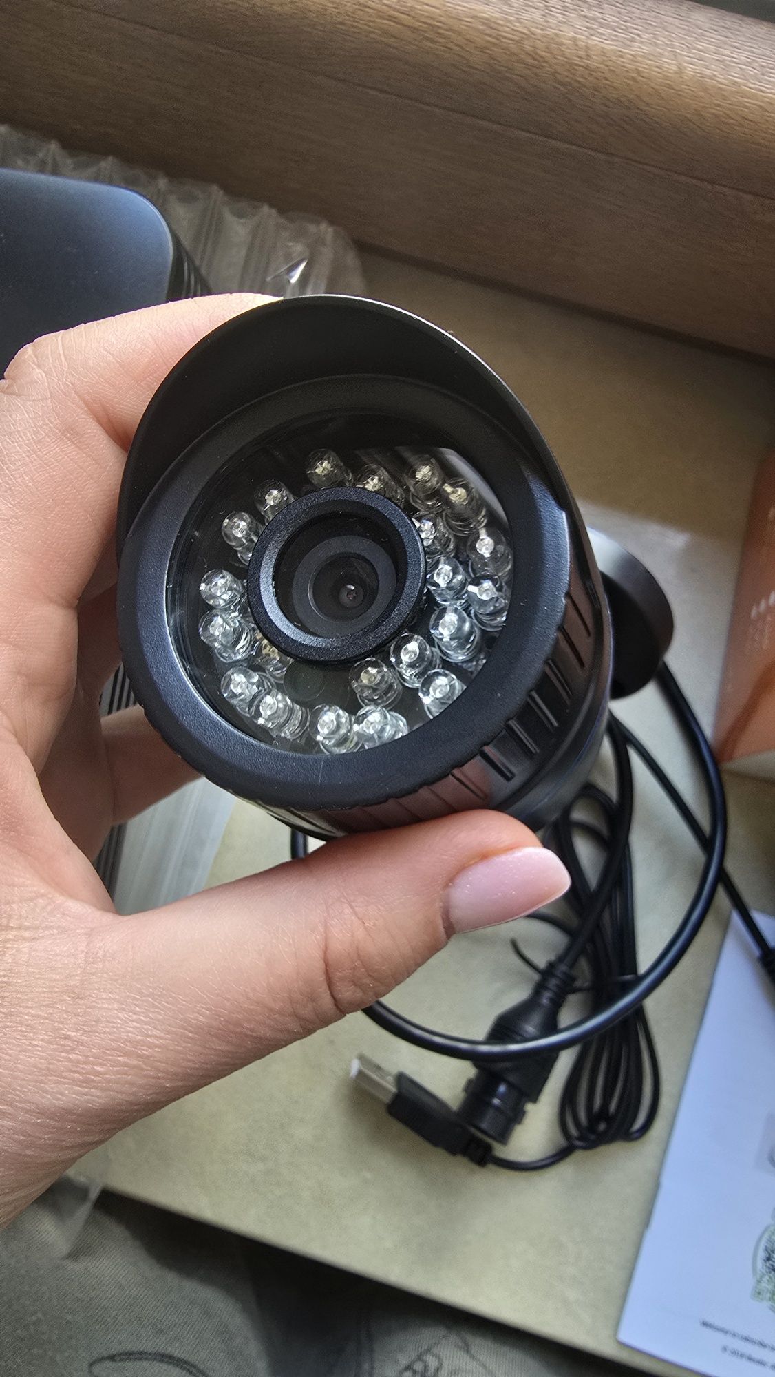 Monitoring - Nagrywarka i 2 szt kamer Besder