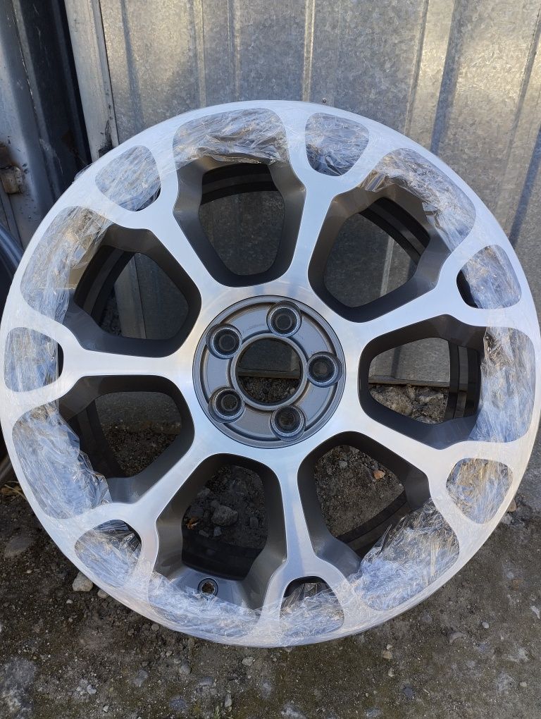 Sprzedam alufelgi 17 do Fiata 500L Cross