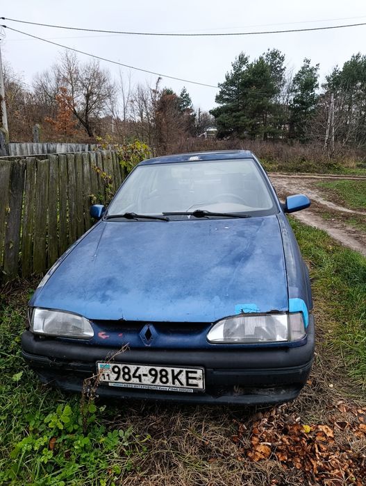 Автомобіль Рено 19