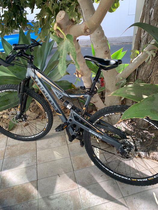 Bicicleta full suspension 29”