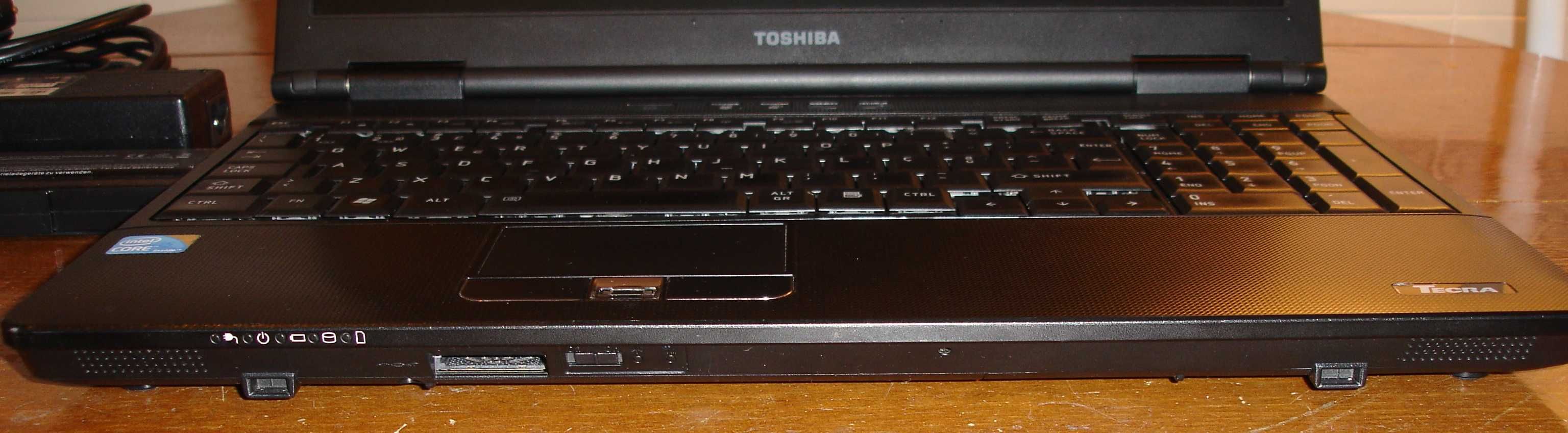 Portátil Toshiba, I5 a 2,53GHz com 8Gb de RAM e SSD 256Gb, WIN 10 PRO.