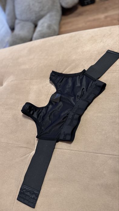 Компресійний бюстгальтер