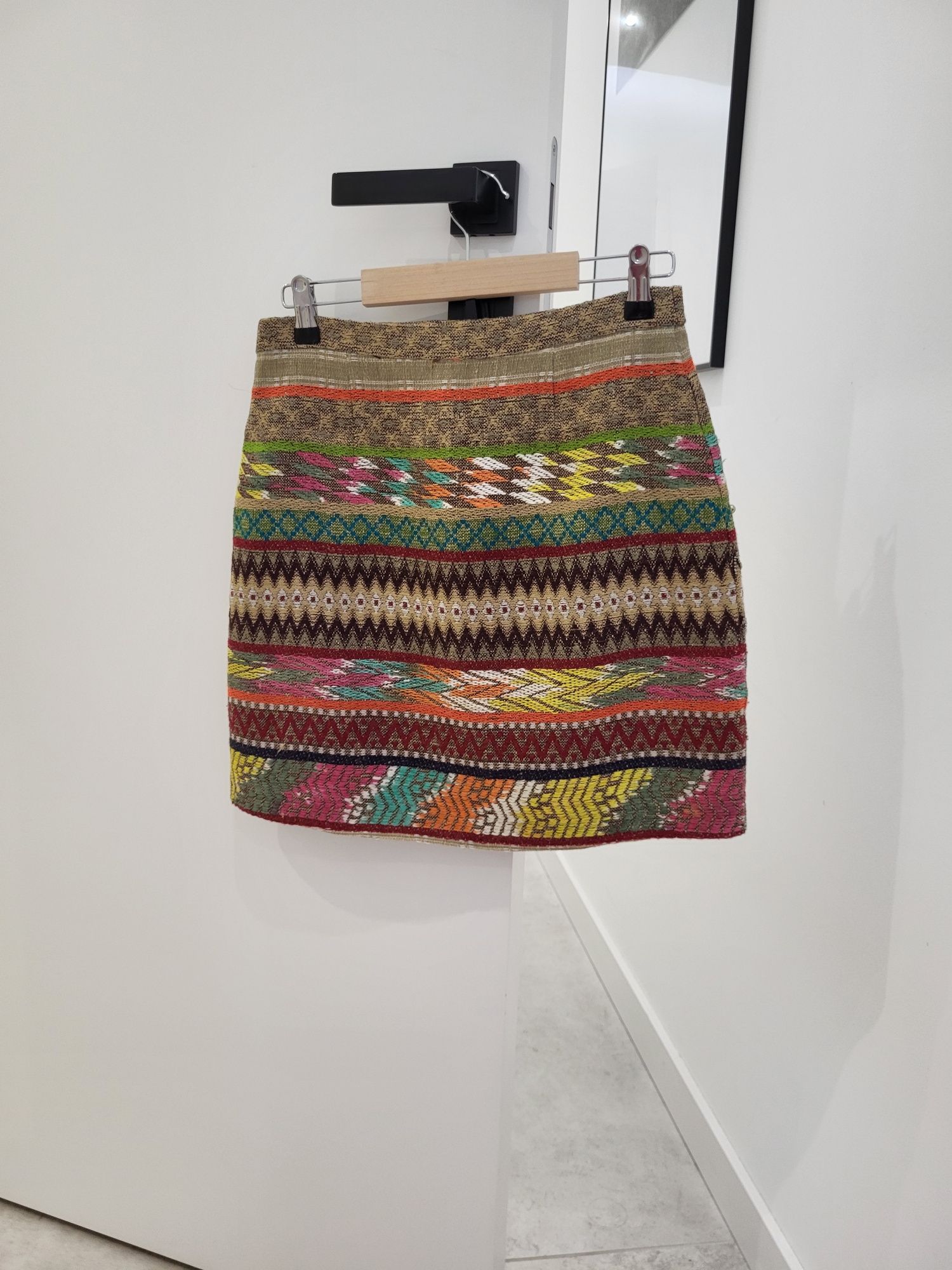 Krotka spódnica Zara 38 M zdobiona mini koraliki kolorowa letnia