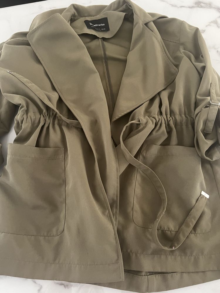 Narzutka na wiosnę Khaki Stradivarius r S