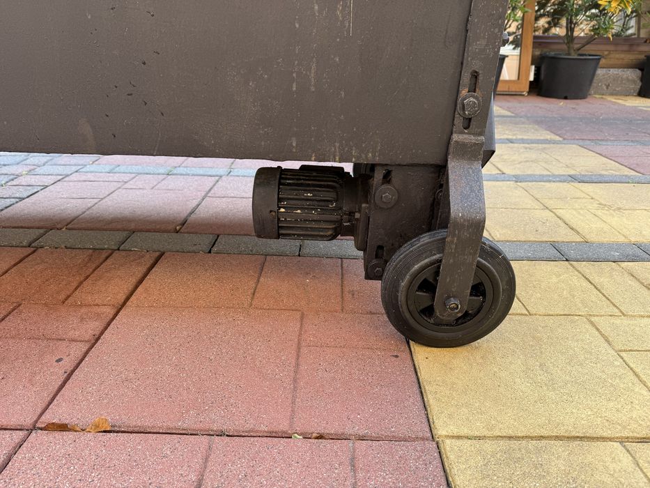 Grill Węglowy w komplecie druty do szszłyka