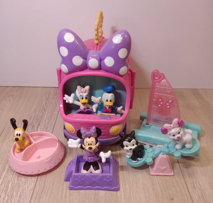 Bogaty zestaw figurek Minnie Mouse wraz z dodatkami