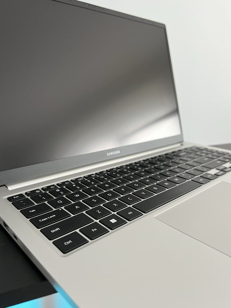 Ноутбук Samsung Galaxy Book  || Core i5-1135G7