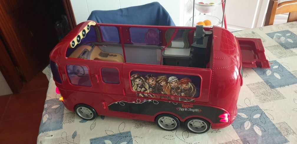 Autocarro das Bratz