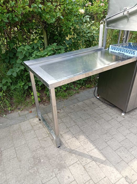 Stół podawczy do zmywarki kapturowej
