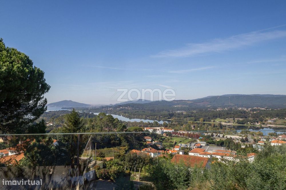 Terreno para moradia térrea com piscina em Vila Nova de Cerveira