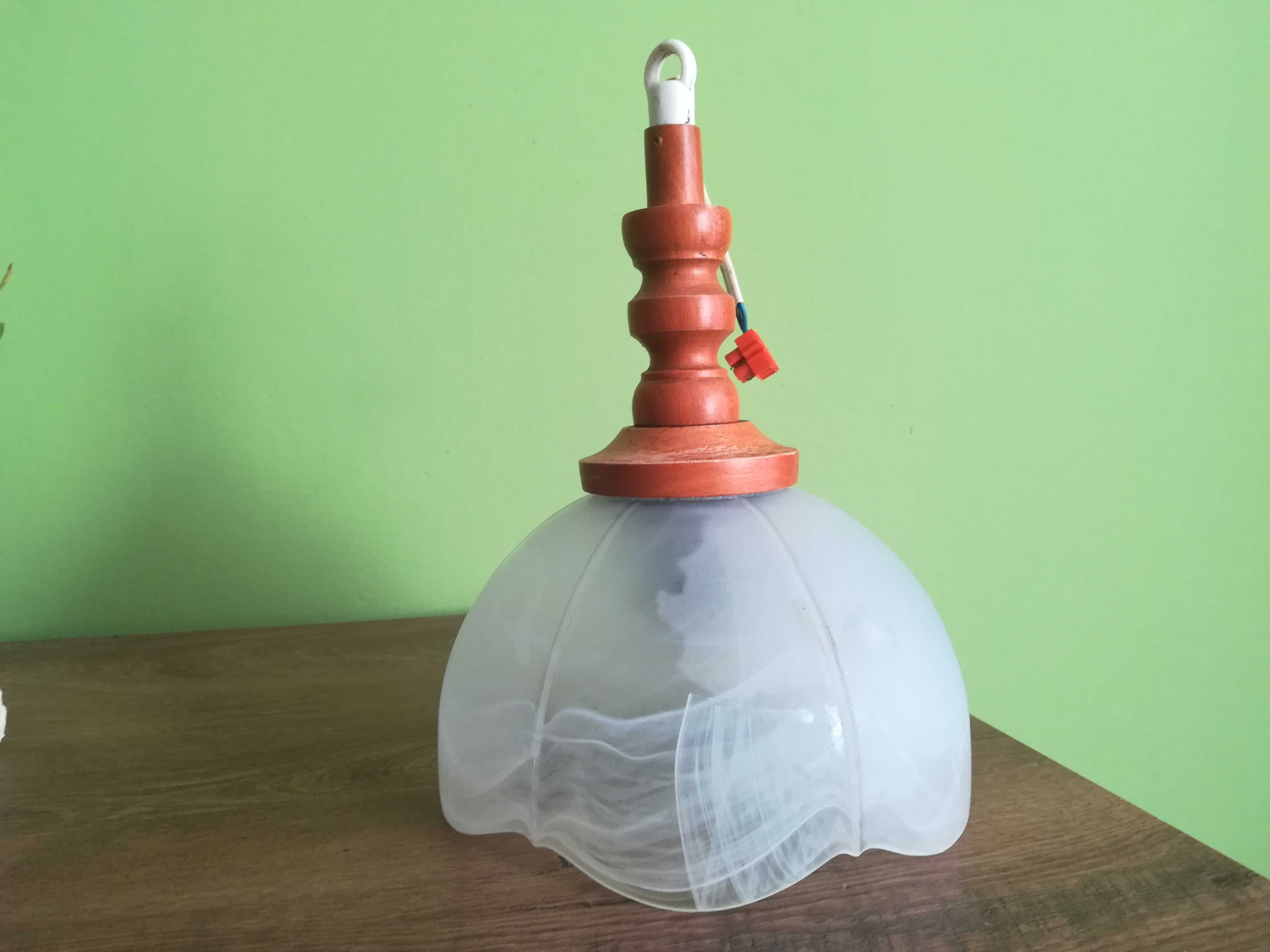 Lampa wisząca ze szklanym kloszem - gotowa do podłączenia!
