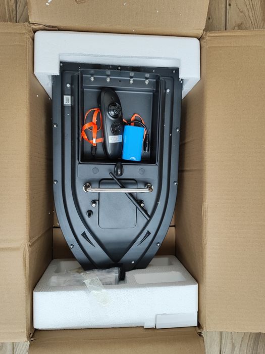 Łódka zanętowa D16 z akumulatorem 2 akumulatory 5600mAh