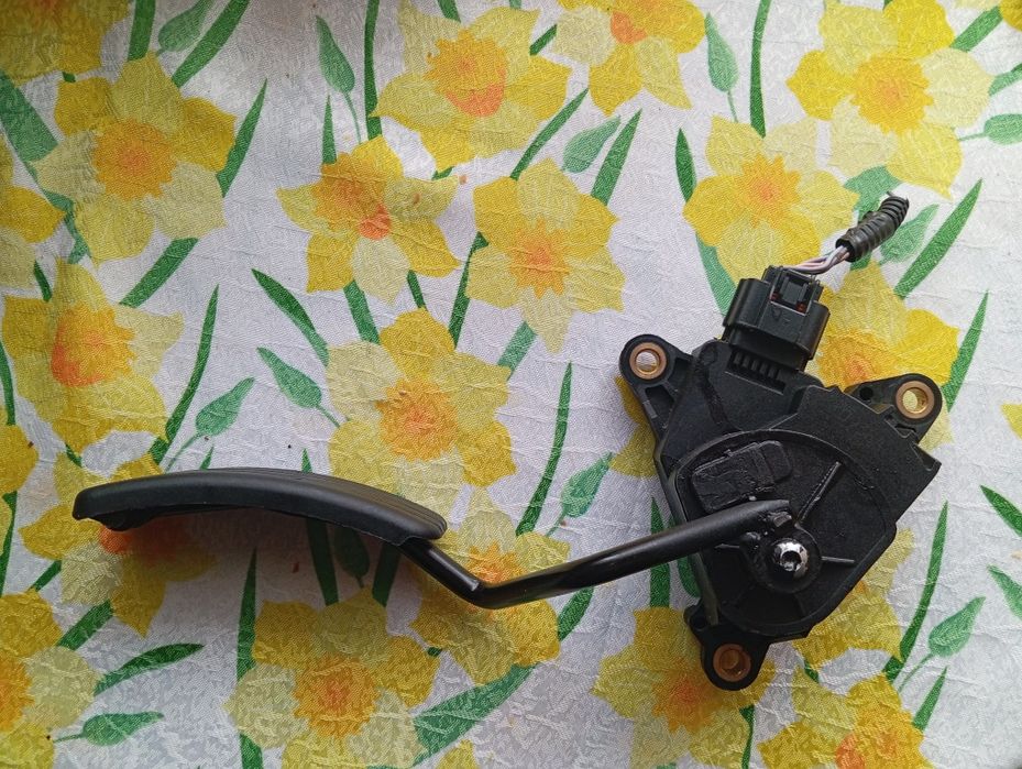 педаль газу (акселератор) до Renault Kangoo 2