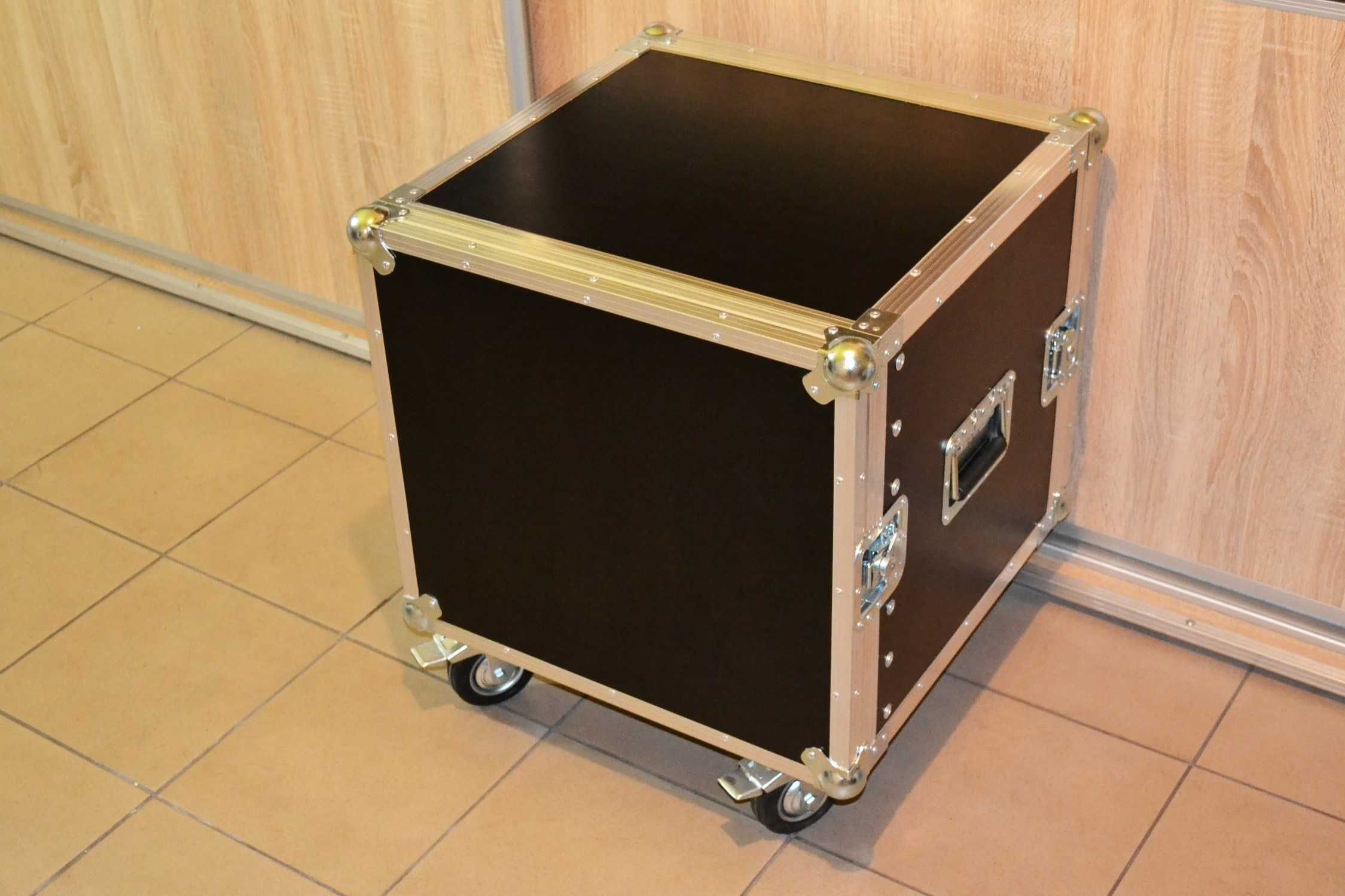 Nowy rack case 10U na kołach