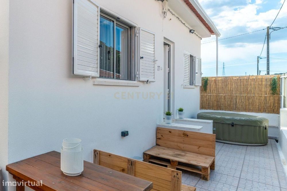 Moradia Bi-Familiar à Venda em São Julião do Tojal — Oportunidade Únic