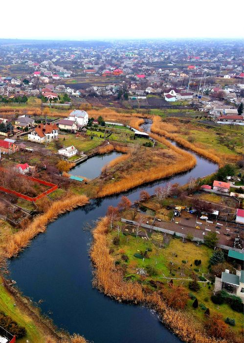 Продам участок у реки в элитном раене !!! ( С )