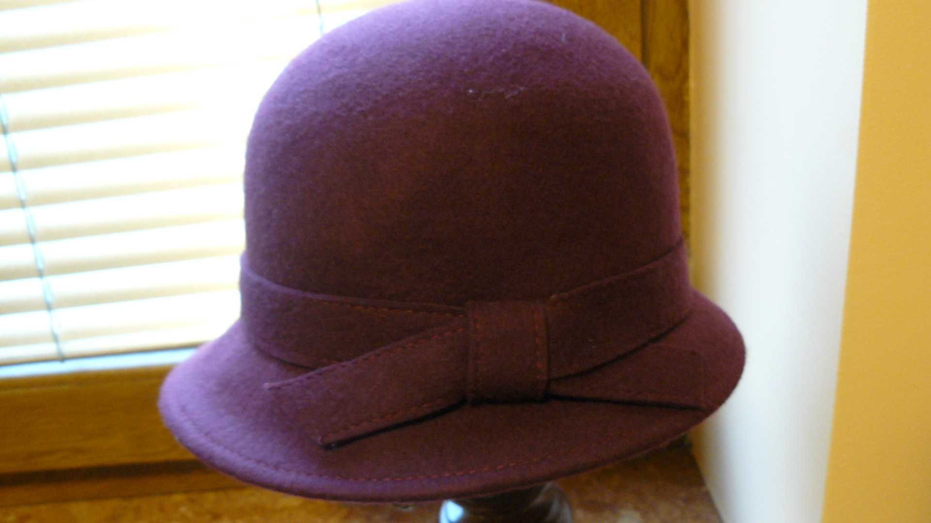 kapelusze fioletowy, nowy bez metki bordowy dziecięcy