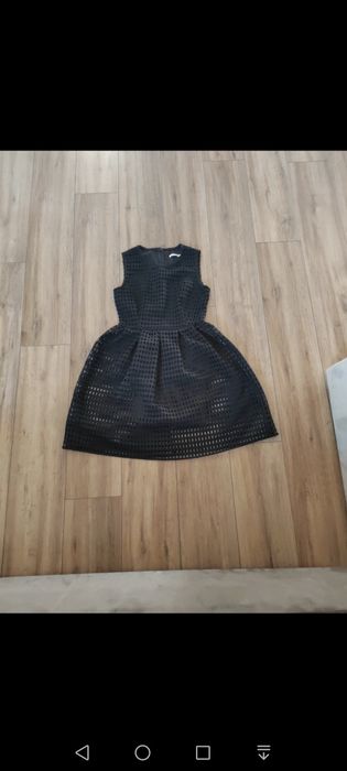 Czarna koronkowa sukienka 38