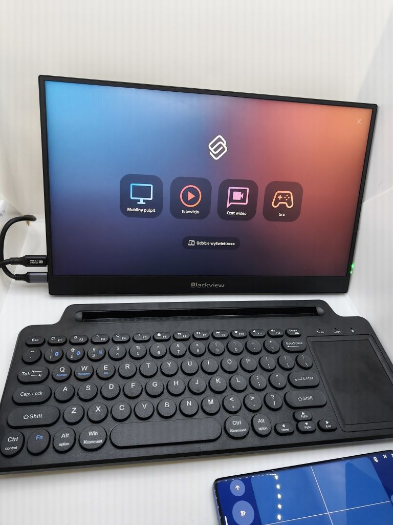 Motorola edge 50 pro z monitorem Blackview i kawiatura bt z touchpadem