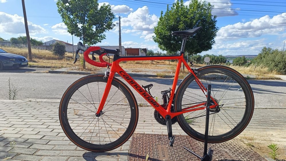 Cannondale supersix evo hi mod SRAM RED ETAP eletrônico. Bike de topo