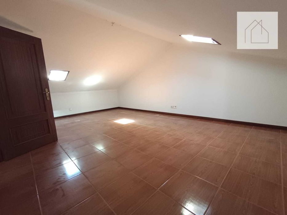 Moradia T4 para venda em Valpaços