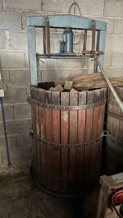 prensa hidráulica  de uvas completa