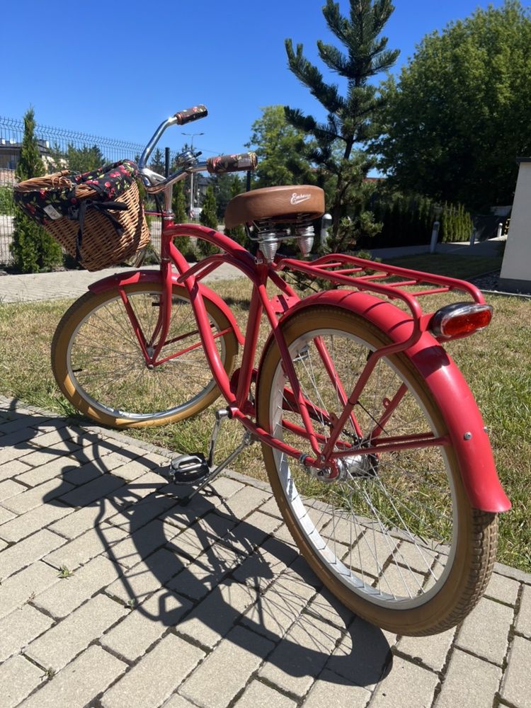 Malinowy/ czerwony rower miejski Embassy z koszykiem