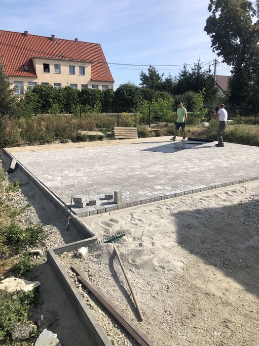 Minikoparka wynajem, usługi minikoparką, fundamenty przyłącza sieci