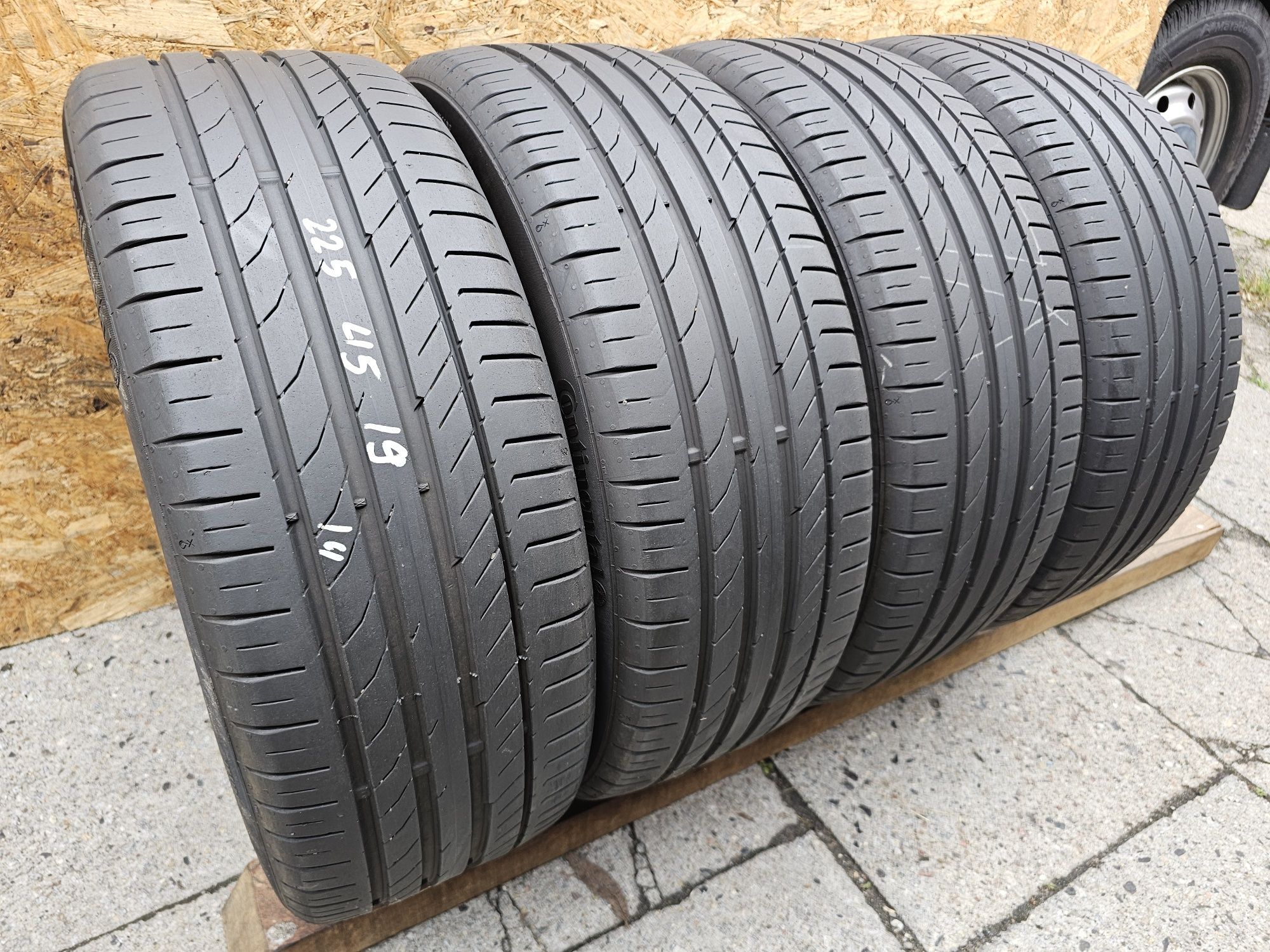BDB Stan!!  5,8mm. 225/45 r19 Continetal ContiSportContact