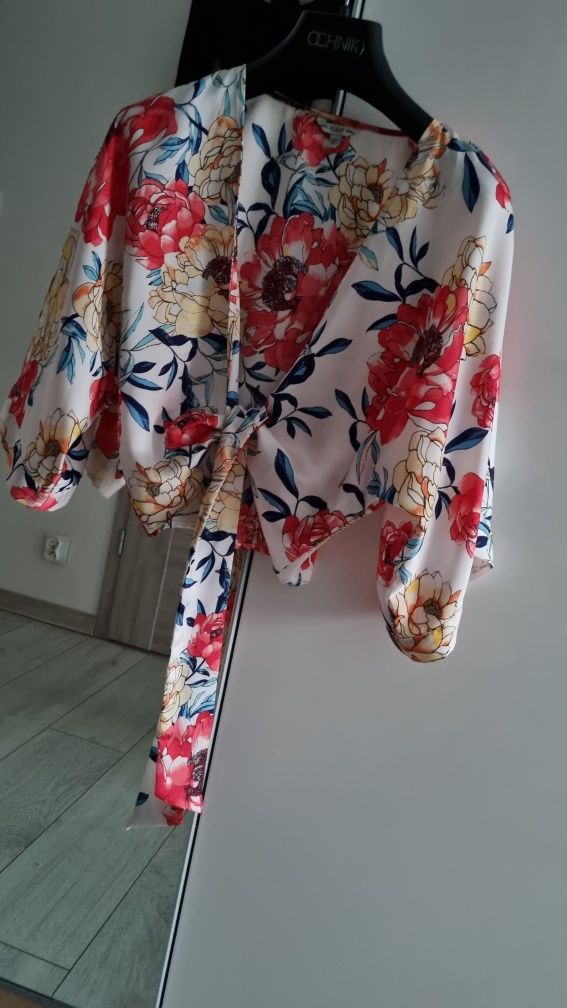 Bluzka w kwiaty Guess r. XS