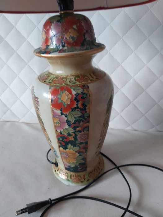 Lampa stołowa z podstawą chińskiego wazonu porcelanowego