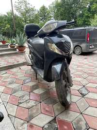 Скутер Honda sh 150.