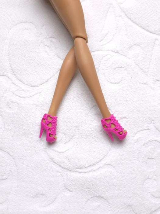 Buty dla lalki barbie różowe serduszka