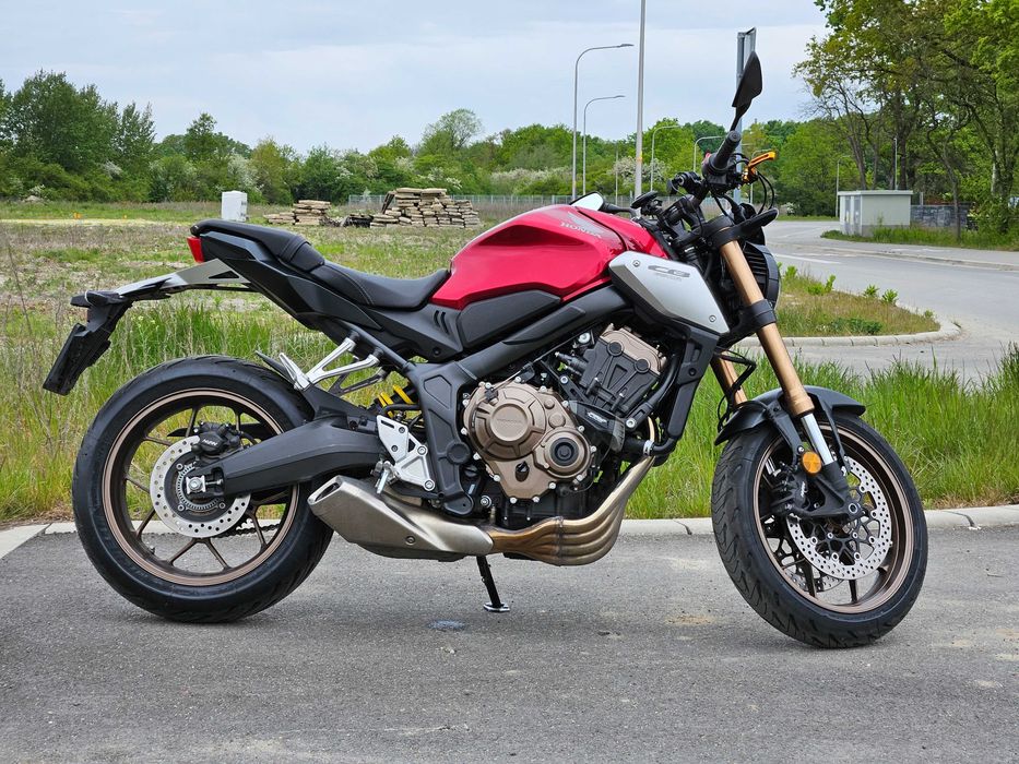 Motocykl Honda CB650R czerwony naked 2023 (model/produkcja 2022)