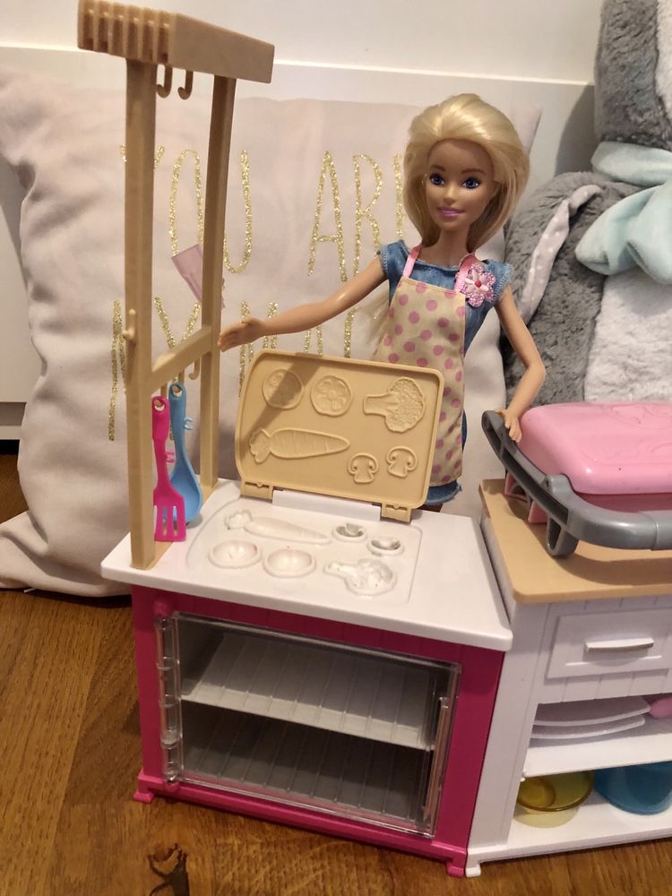 Barbie, lalka z zestawem idealna kuchnia